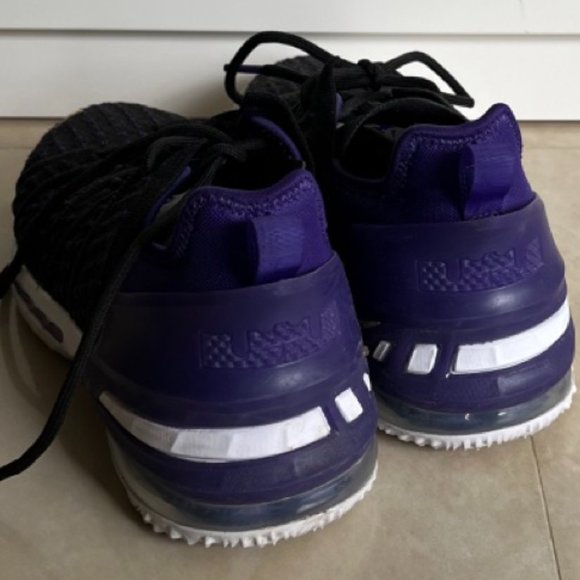 Great Condition! Nike Women's LeBron James 18 Basketball Shoes - Picture 2 of 6